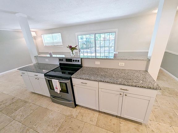 3rd image of 206 Loruna Dr