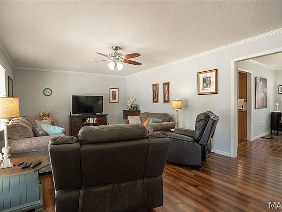 2nd image of 2001 King Rd