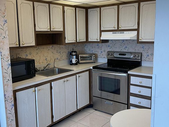 2nd image of 192 Flanders Drive