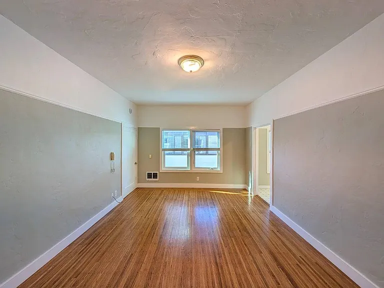 2451 Le Conte — Photo 3