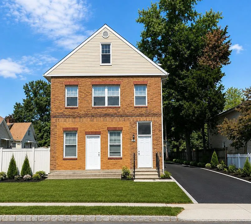 307 Rock Ave #2