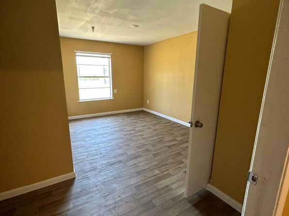 101 SE 8th St
