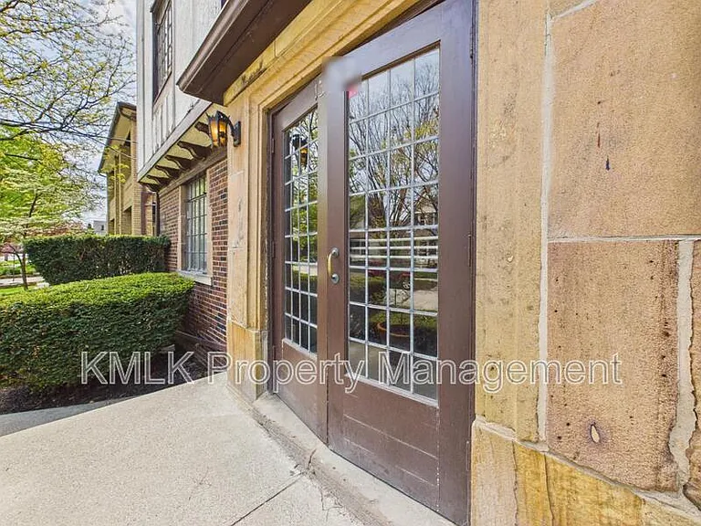 1352 Kenilworth Ave — Photo 3