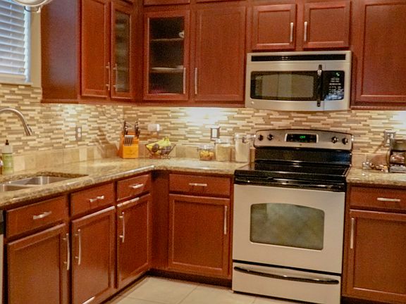 3rd image of 1049 Priory Cir
