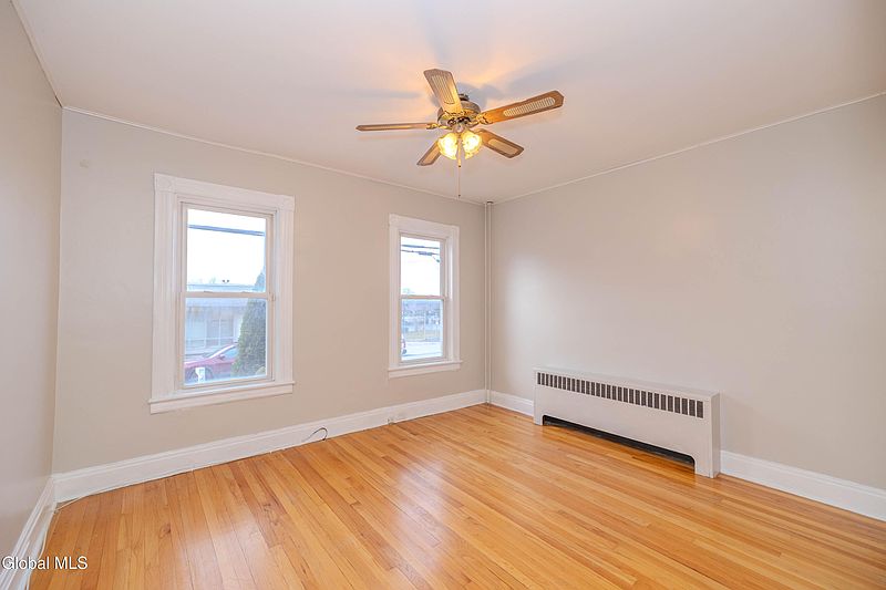 5th image of 1712 Foster Avenue