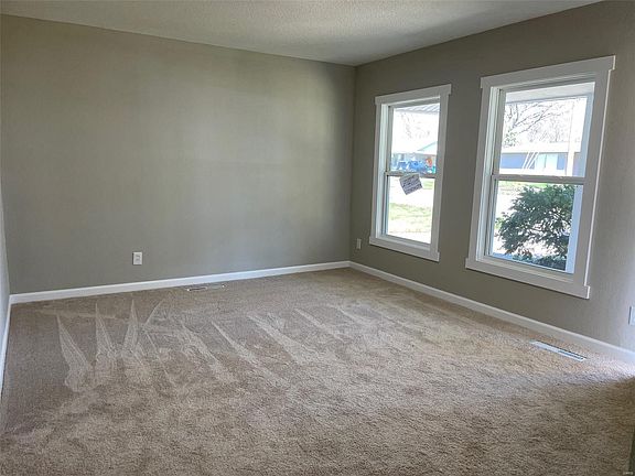 5th image of 2833 Forest Ave