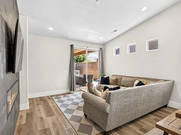 1024 N Silver Lode Ave — Photo 9