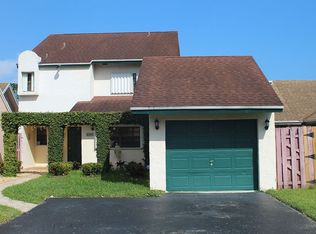 6909 SW 104th Ct, Miami, FL 33173