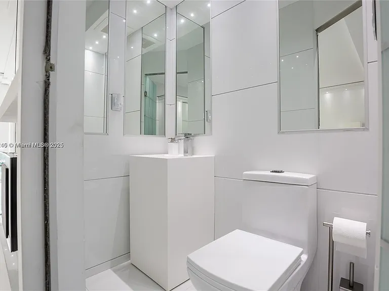 6770 Indian Creek Dr #5S — Photo 16