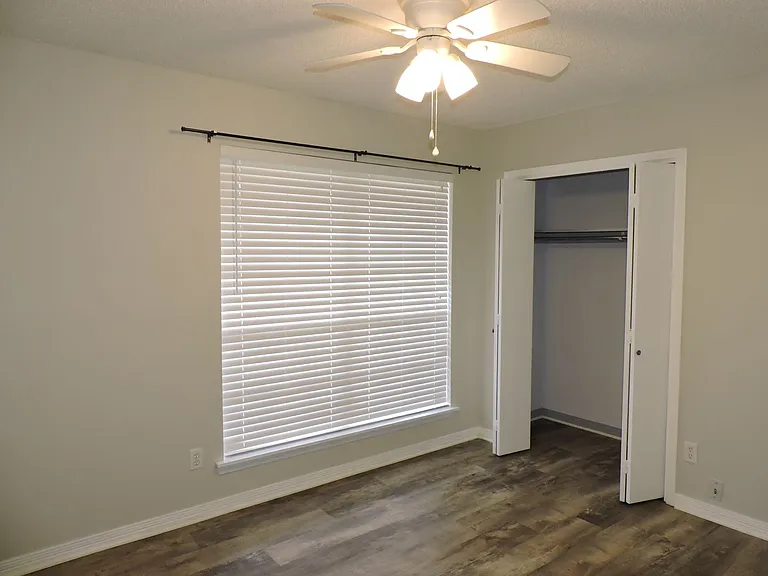 7834 Charter Oaks Dr — Photo 14
