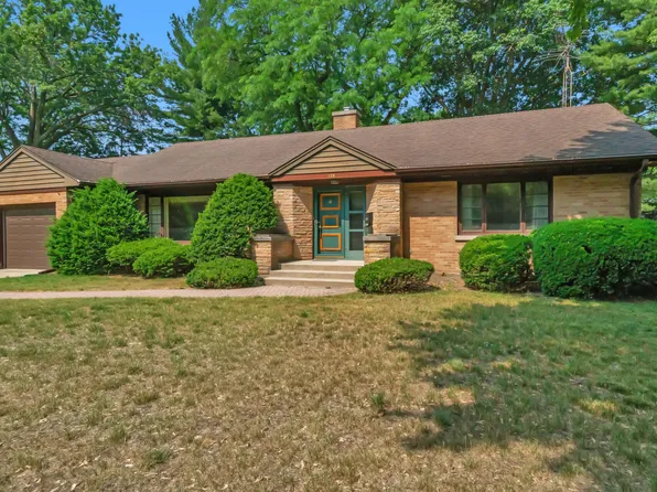 135 S Buell Ave, Aurora, IL 60506