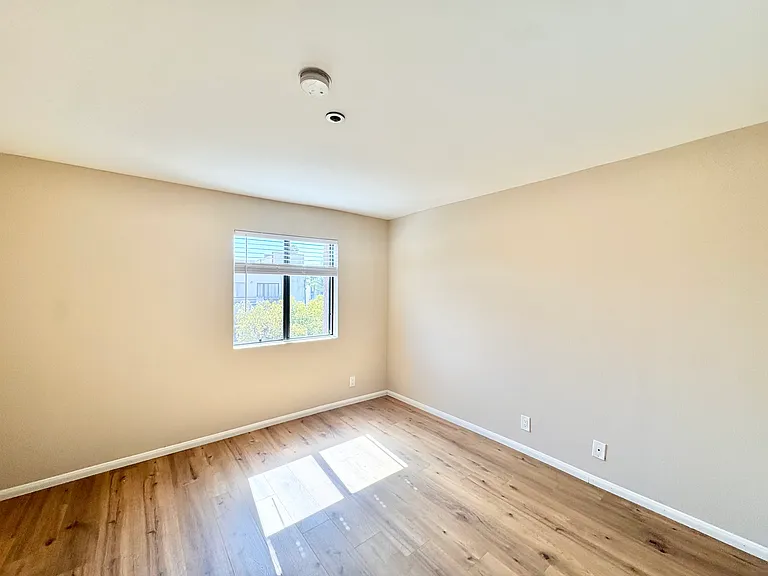 100 N Clark Dr — Photo 12