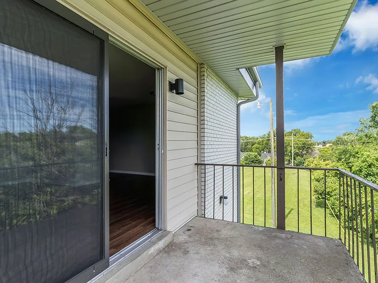 Executive House Apartments — Photo 21