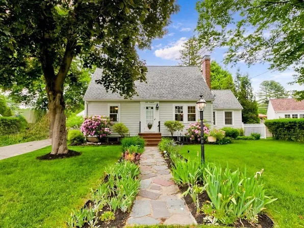 1 Damon St, North Reading, MA 01864