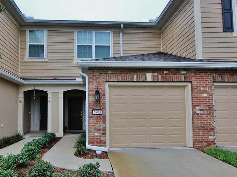 6803 Roundleaf Dr — Photo 11