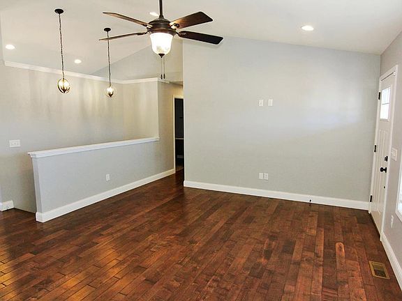 3rd image of 121 Wentworth Dr