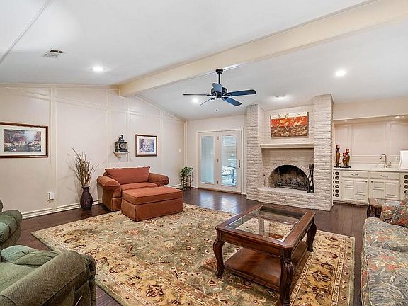3rd image of 2546 Parkhaven Dr