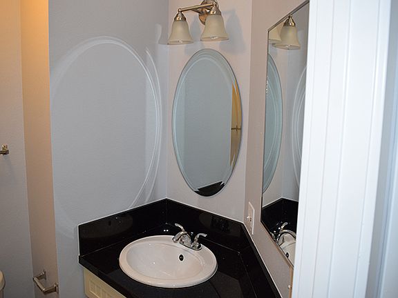 4th image of 138 Elm Ave APT 17