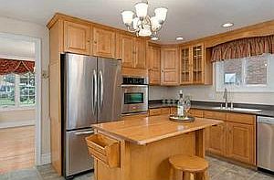 3rd image of 27 Greenway Blvd