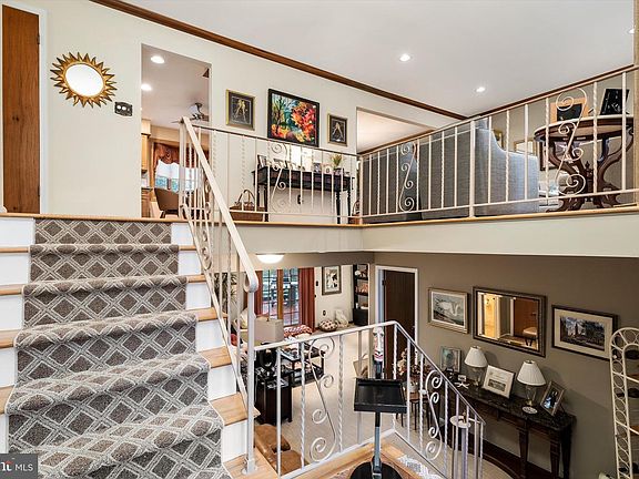 2nd image of 9 Poe Ln