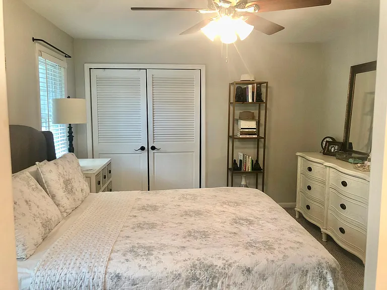 415 Carriage Ln — Photo 8