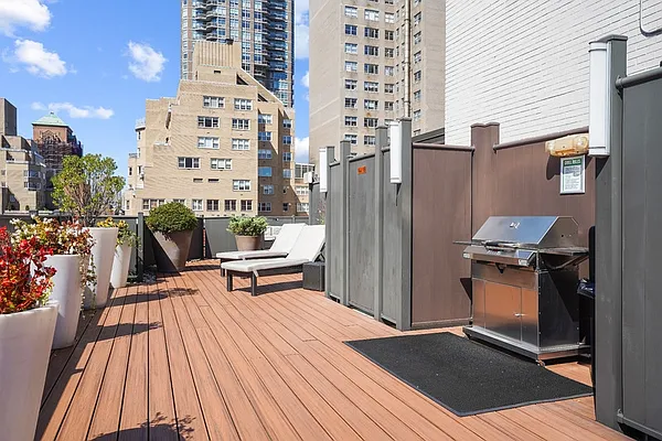 Rented by Greystar | media 6