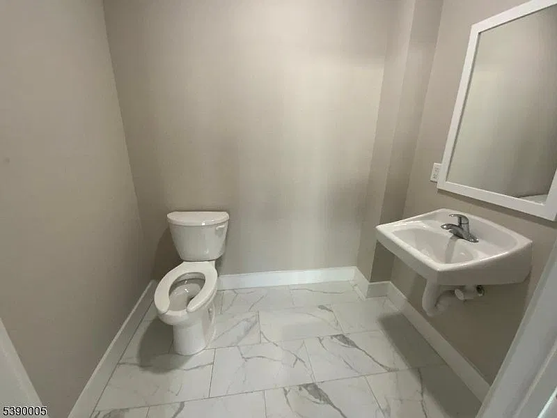 Studio, $2,200 — Photo 3
