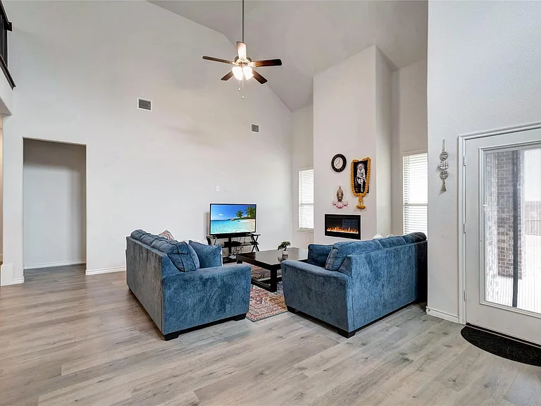 10332 Fall Brook Dr — Photo 1