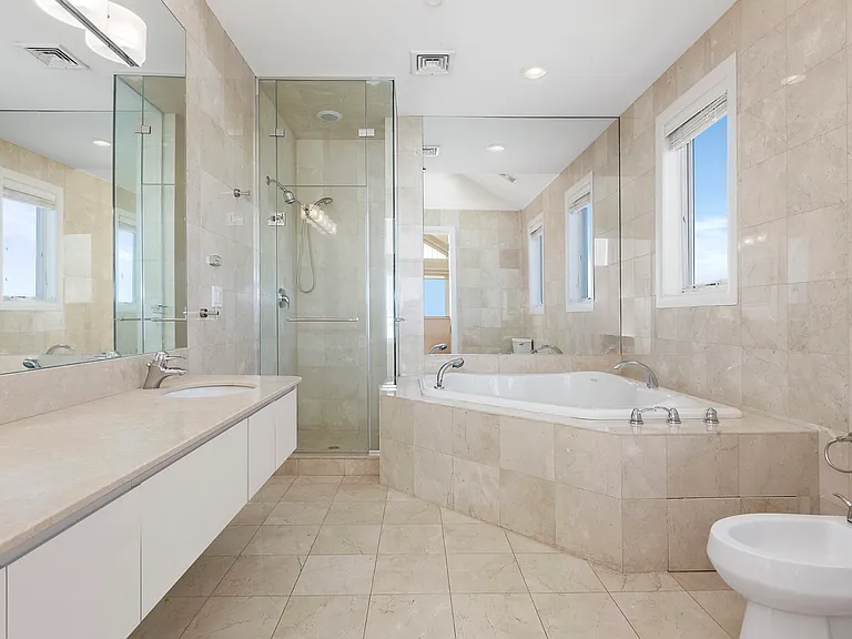 915 Dune Rd — Photo 20