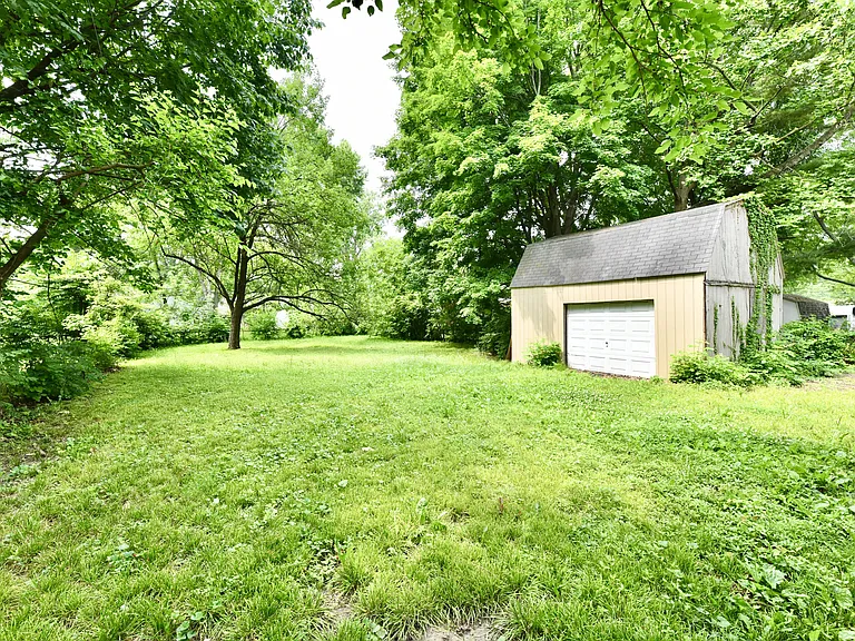 Suburban Dr — Photo 11