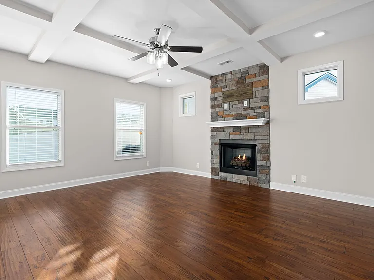 101 Lucerne Ln — Photo 6