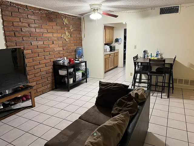 2 bed, $1,095 — Photo 3