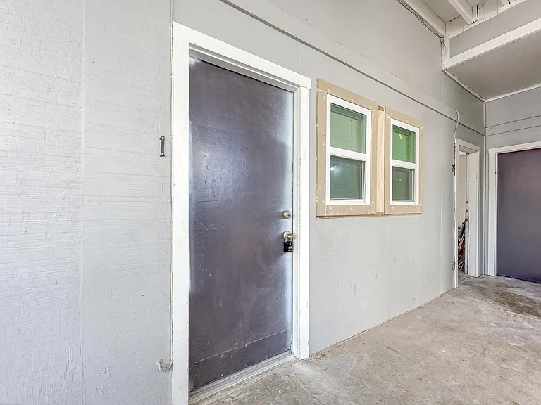 2302 Leon St #1 — Photo 10