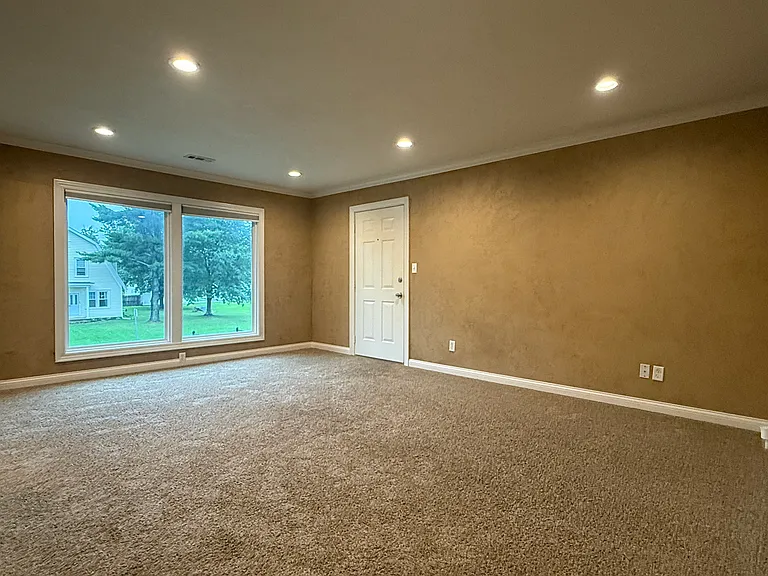 105 Floss Mar Ct — Photo 2