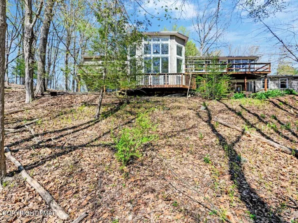 4018 Manor Dr, Stroudsburg, PA 18360