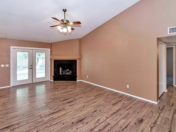 3rd image of 4646 E Fountain Cir