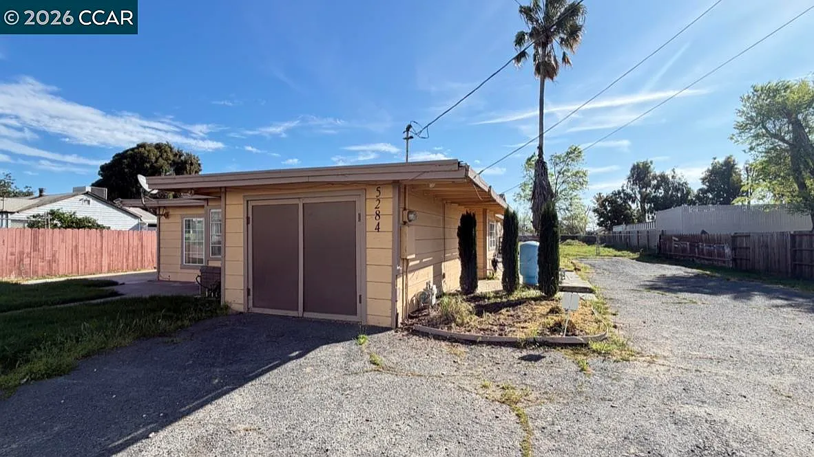 5284 Elm Ln photo 1
