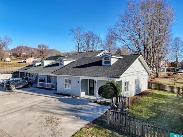 600 Waterview Dr APT A, Hiawassee, GA 30546