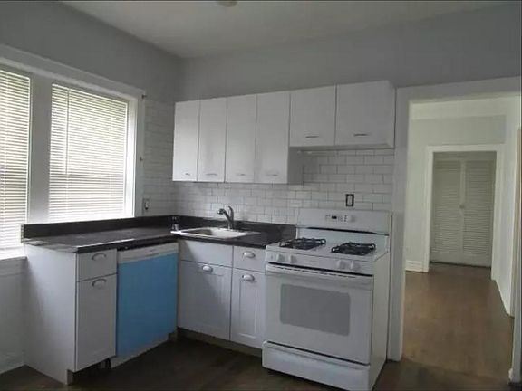 5th image of 4720 W Cornelia Ave #1E