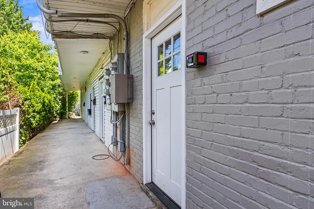 Building Photo - 531 Walton St #4