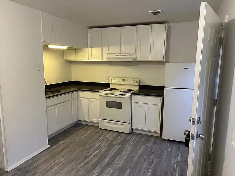 218 Aster Ln — Photo 3