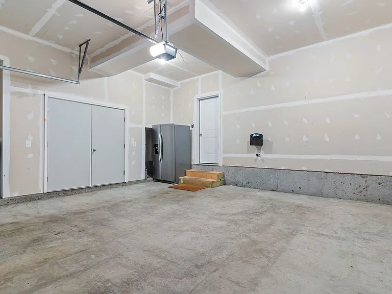 1460 Meadowlark Glen Rd — Photo 38