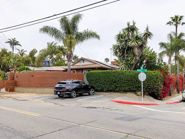 805 Regal Rd — Photo 39