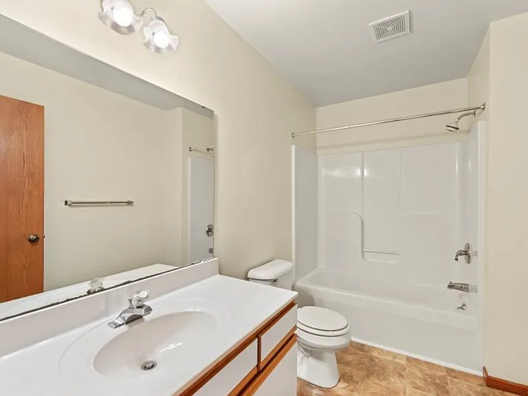 812 Blue Mounds St — Photo 8