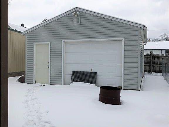 4th image of 467 Schiller St