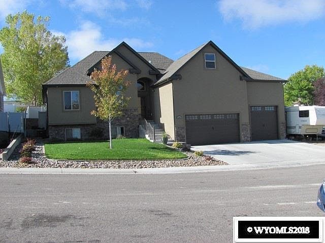 2nd image of 1580 New Mexico St