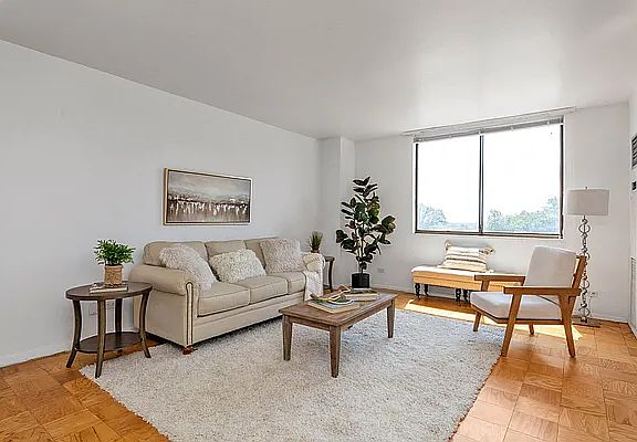 3rd image of 27010 Grand Central Pkwy APT 1W