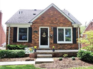 1309 Aline Dr, Grosse Pointe Woods, MI 48236