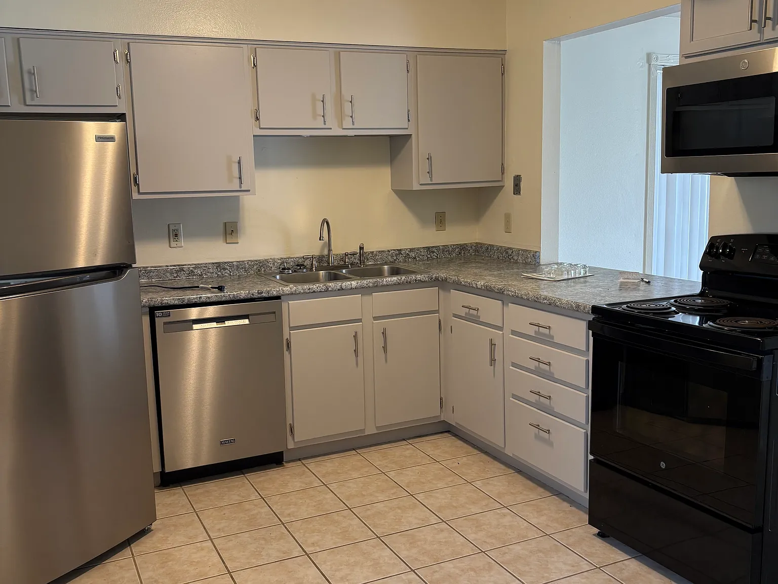 3 bed, 1500 sqft, $1,550 — Photo 3