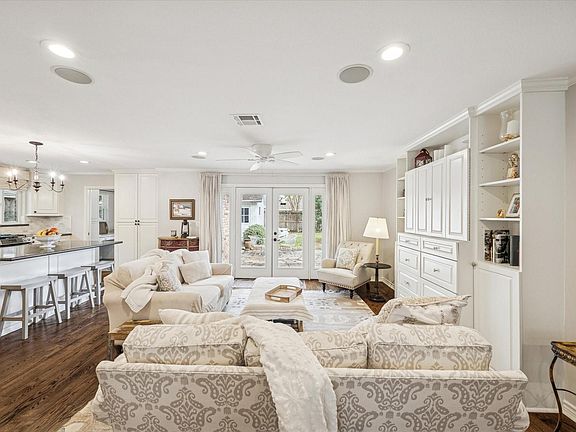 2nd image of 5214 Grape St